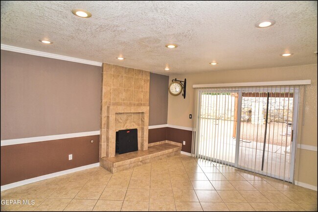 Building Photo - 10824 Pico Norte Rd