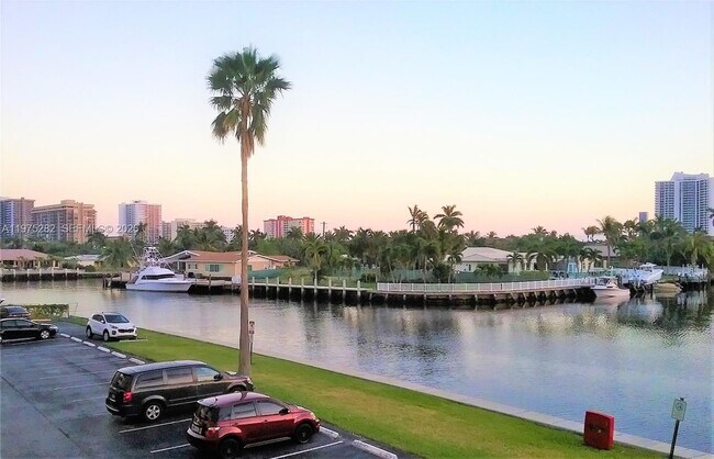 Building Photo - 401 Golden Isles Dr