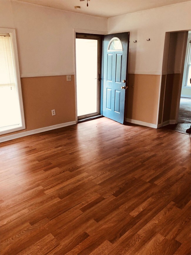 Building Photo - 185 Church St