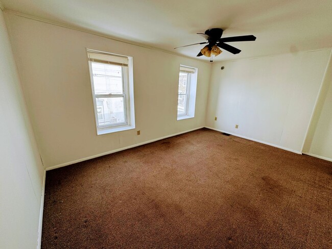 Building Photo - 3BR/2BA Spacious Manayunk Apt with Washer/...