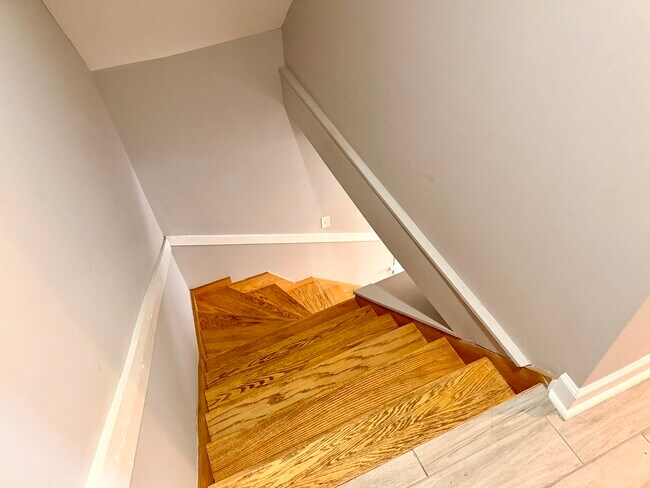 Building Photo - 2608 W Fullerton Ave