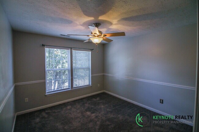 Building Photo - Gorgeous 3 Bedroom, 3 Bathroom Home Availa...