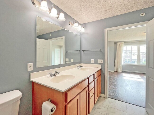 Building Photo - 11903 Emery Village Dr N