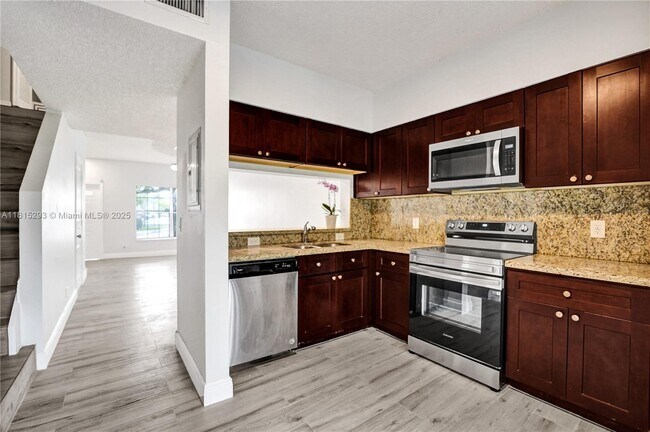 Building Photo - 16607 Hemingway Dr
