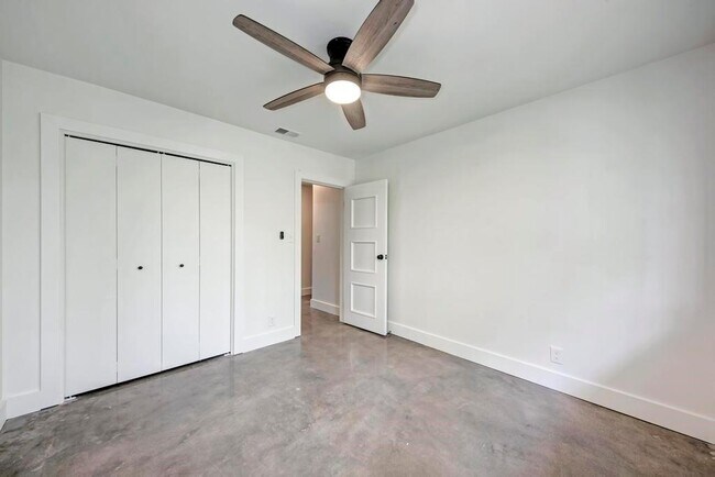 Building Photo - 6305 Forest Hills Dr