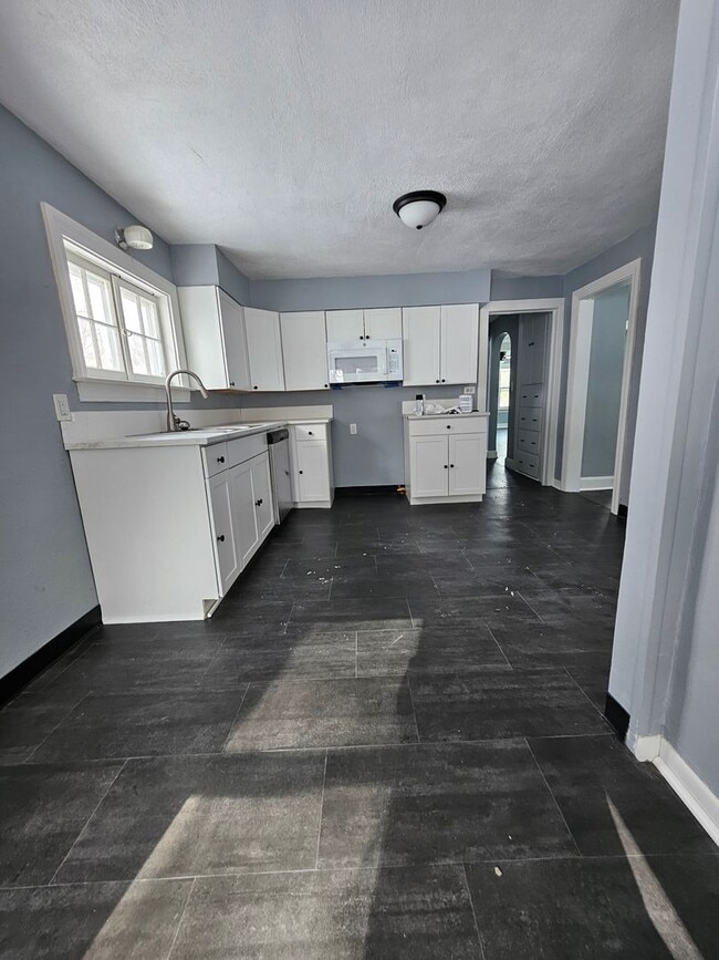 Building Photo - 3 bedroom single family home MILLCREEK