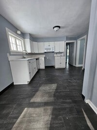 Building Photo - 3 bedroom single family home MILLCREEK