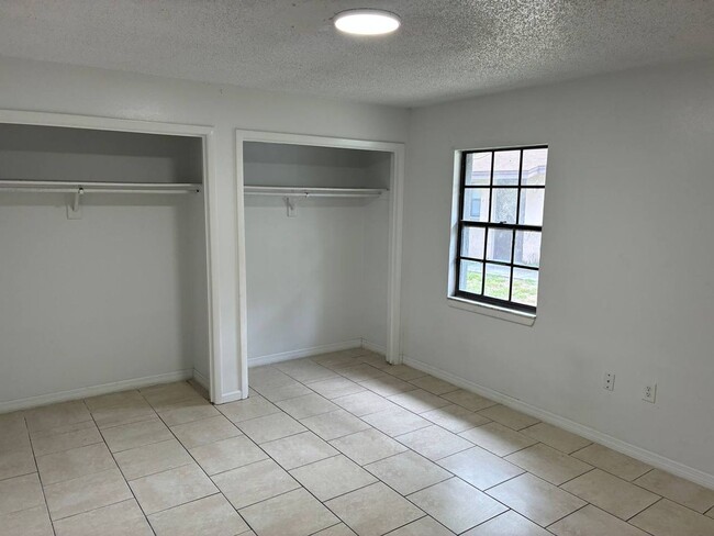 Building Photo - 2-Bedroom Duplex in North Lakeland