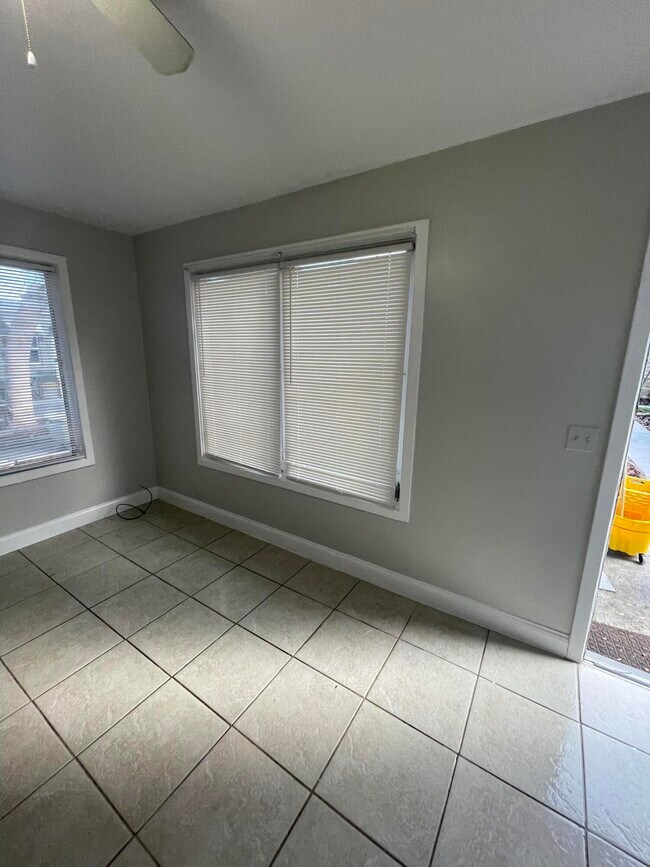 Building Photo - 623 Selkirk St