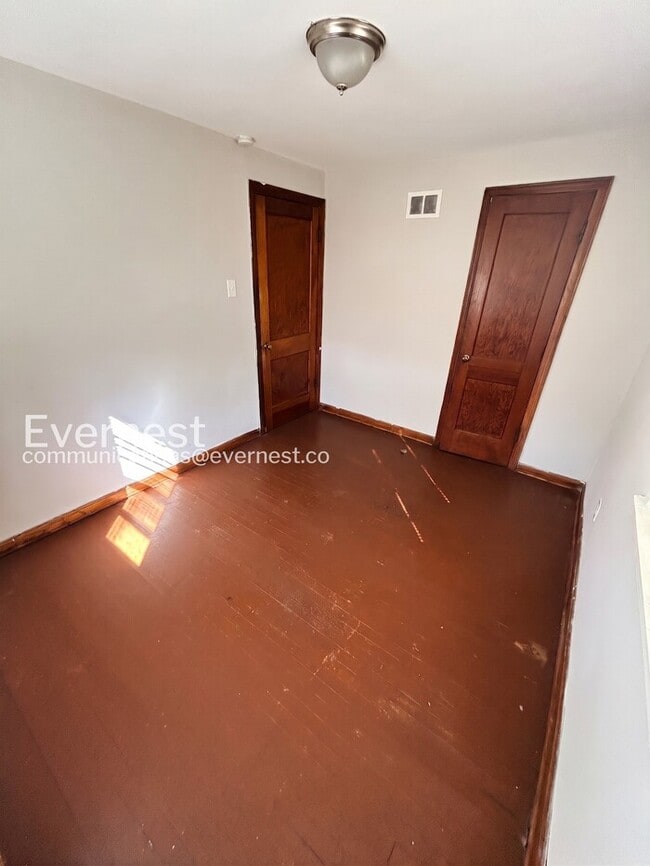 Building Photo - 344 Midridge Dr