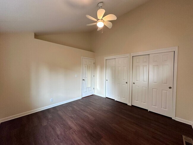 Building Photo - 6204e