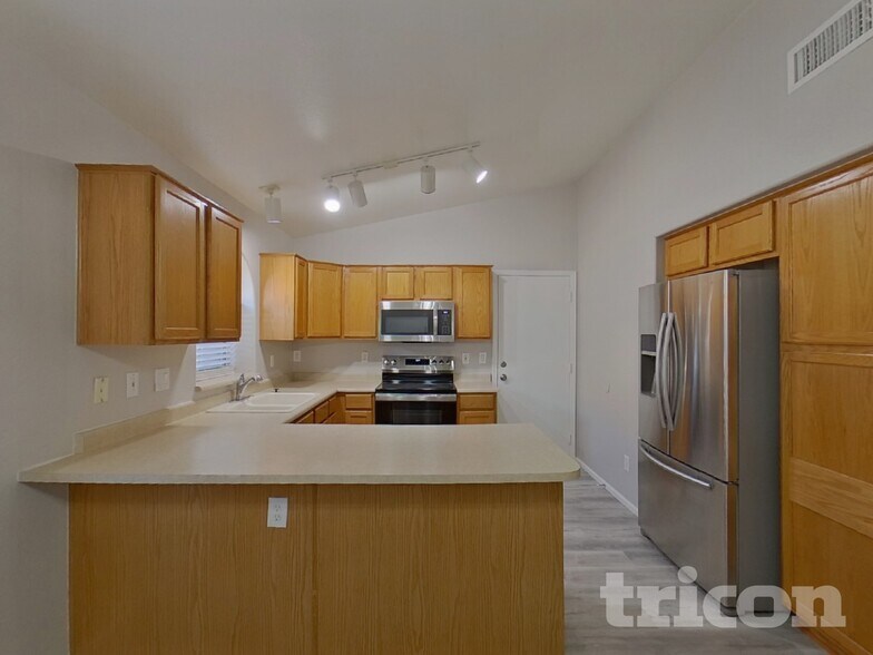 Building Photo - 21854 N Braden Rd