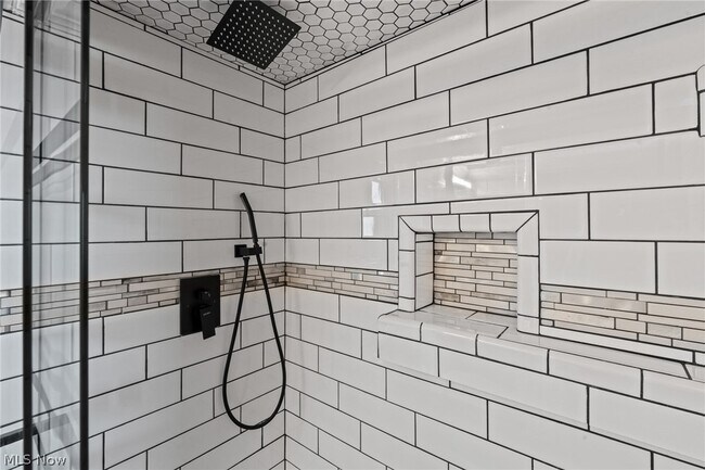 Building Photo - 1133 W 9th St