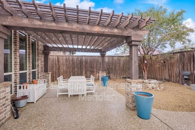 Building Photo - 14900 Foxbriar Ln