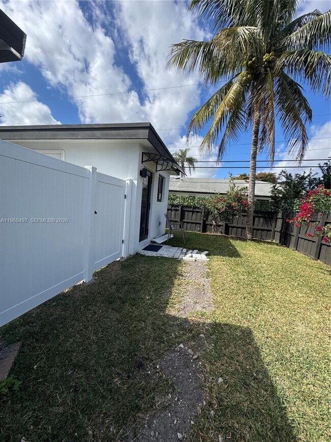 Building Photo - 1710 SW 99th Terrace