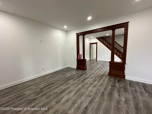 Building Photo - 5 Robert St