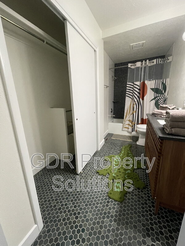 Building Photo - 520 Ortiz Dr NE