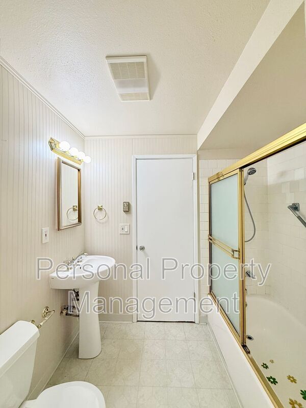 Building Photo - 5904 NE 109th St