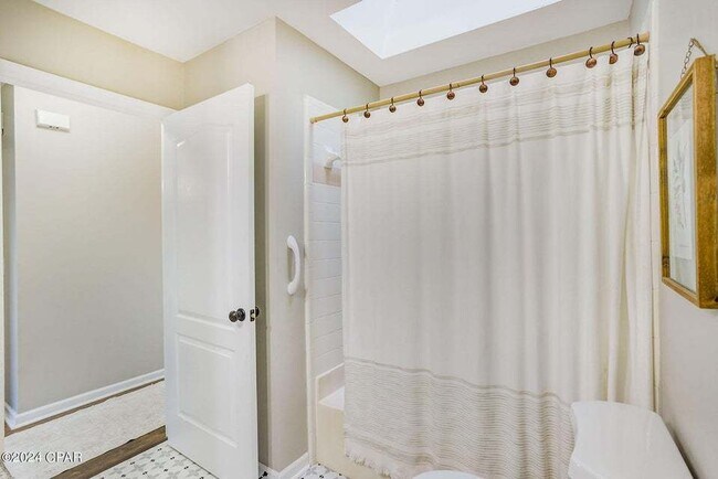 Building Photo - ** Brick Home in great neighborhood close to TAFB