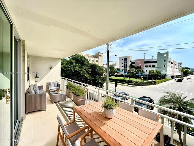 Building Photo - 9500 W Bay Harbor Dr