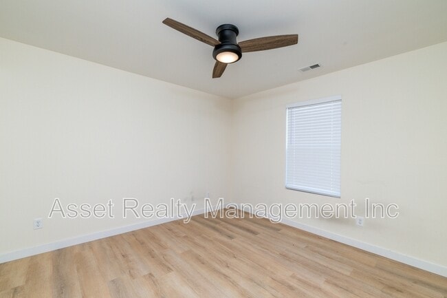 Building Photo - 205 Kingwood Rd