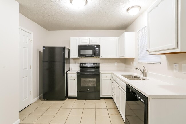 Building Photo - 2670 Patrick Henry Ave