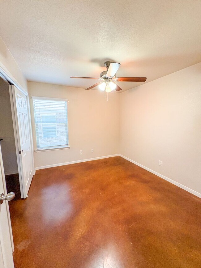 Building Photo - 1909 Chiricahua Trce