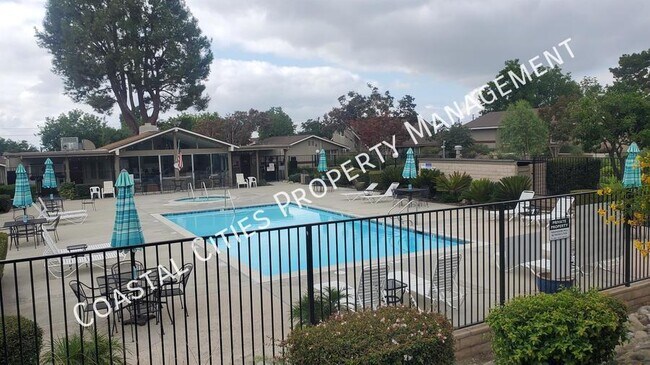 Building Photo - 1696 Carmel Cir E