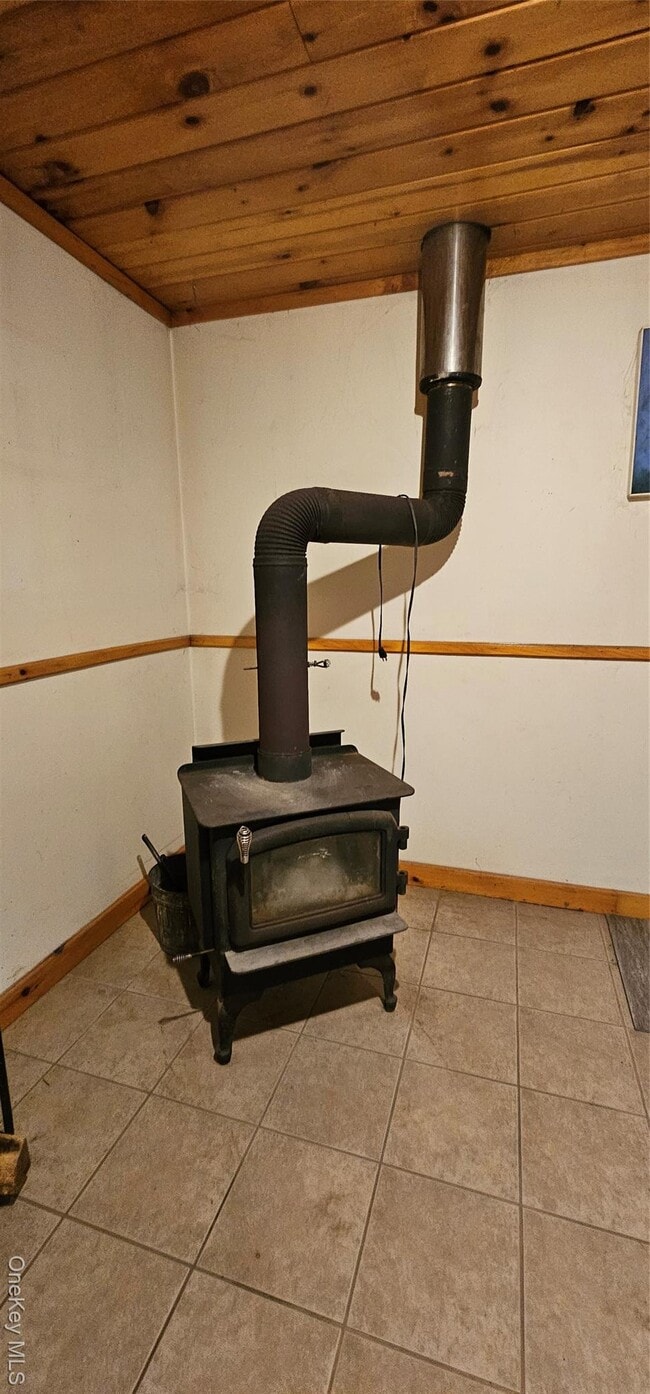 Building Photo - 18 Lake Ridge Rd