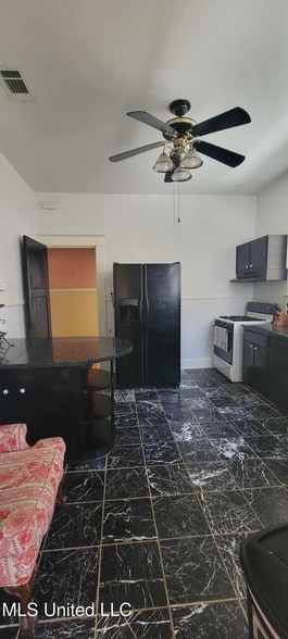 Building Photo - 133 Hopkins Blvd