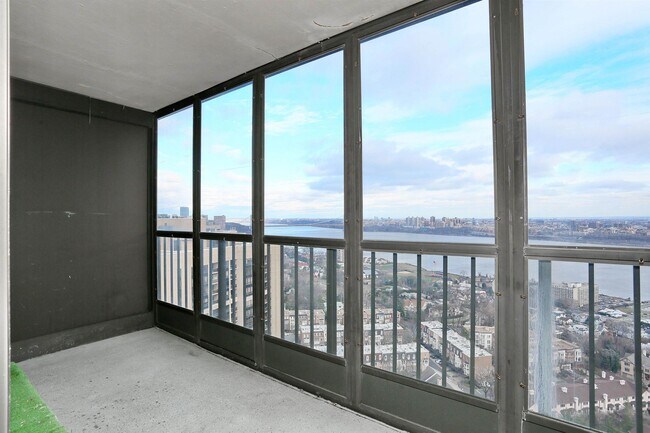 Building Photo - 300 Winston Dr