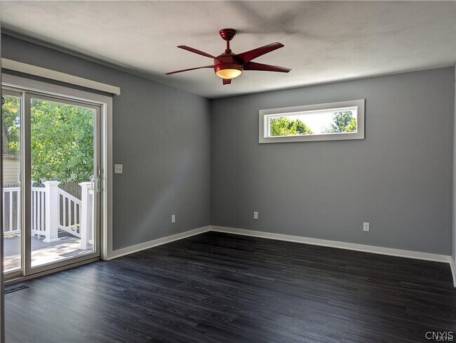 Building Photo - 5854 Reis Dr