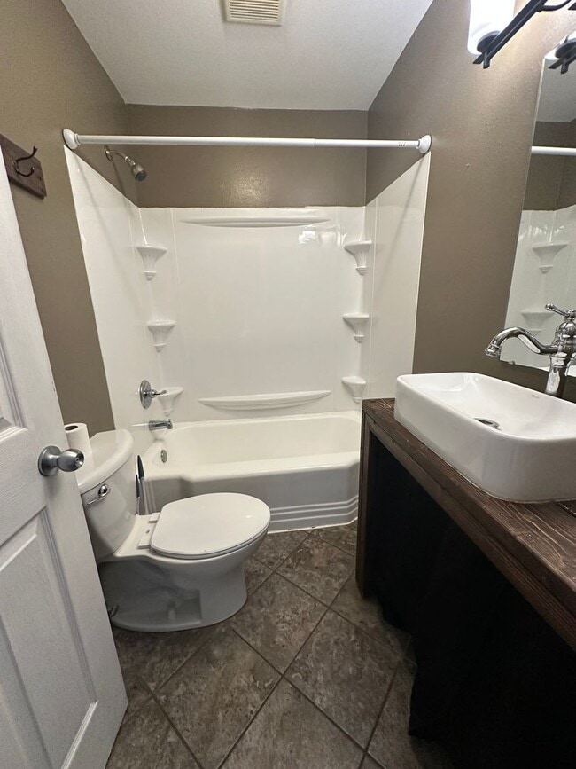 Building Photo - 3 bedroom home - Velva, ND