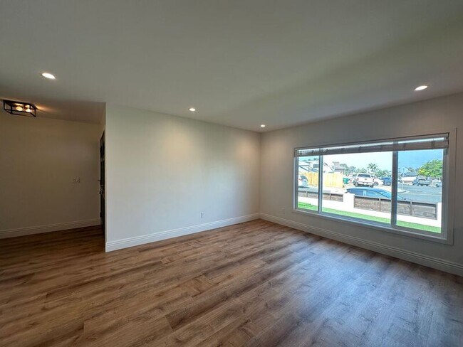 Building Photo - 731-731 Reef Dr