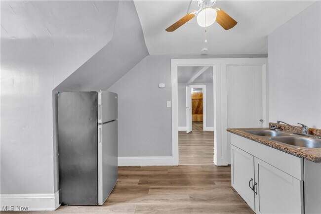 Building Photo - 2911 Ludlow Rd