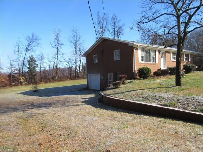 Building Photo - 2 Bed, 2 Bath Home for Rent in Advance