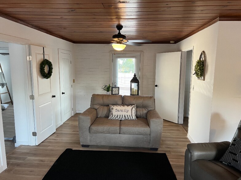 Building Photo - 33574 Washington Dr