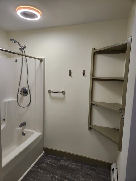 Building Photo - 4 Lawn Ave