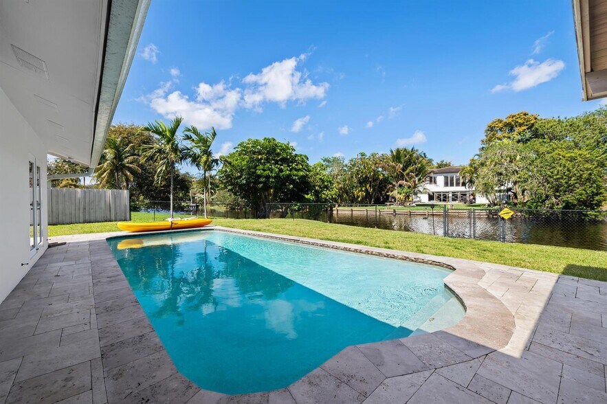 Building Photo - 1120 Renmar Dr