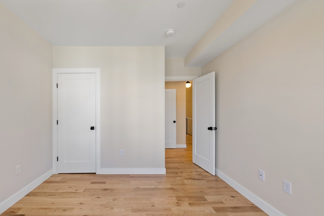 Building Photo - 275 Webster St