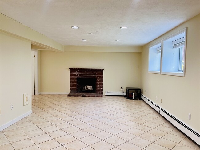 Building Photo - 181 Moss Hill Rd