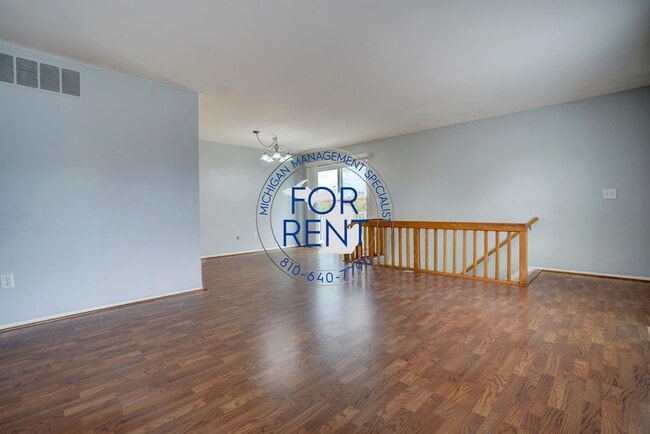 Building Photo - 9435 N Parkwood Dr