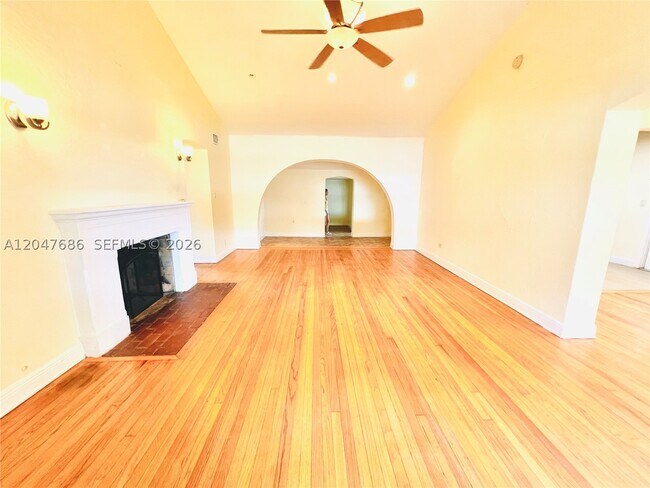 Building Photo - 410 Pinecrest Dr