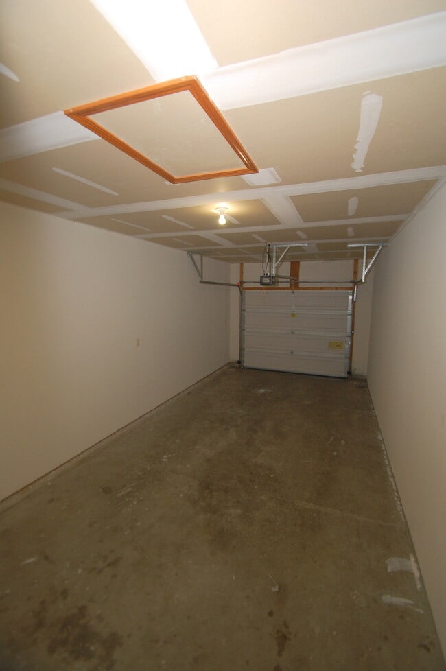 Building Photo - Nice 2-Bedroom Duplex on Tanglewood Drive in Goshen