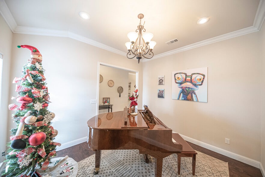 Building Photo - 6922 Ranch Hand Dr