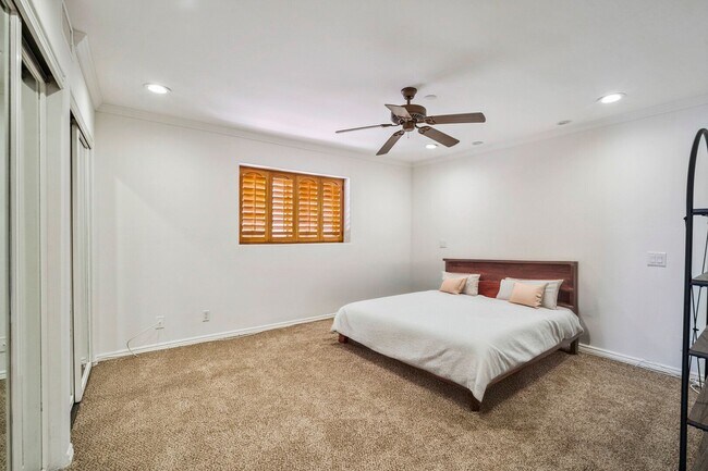 Building Photo - Dream home Located on the Bluff of Southwe...