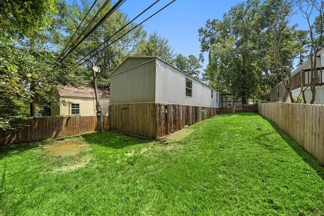 Building Photo - 14431 W Lee Shore Dr