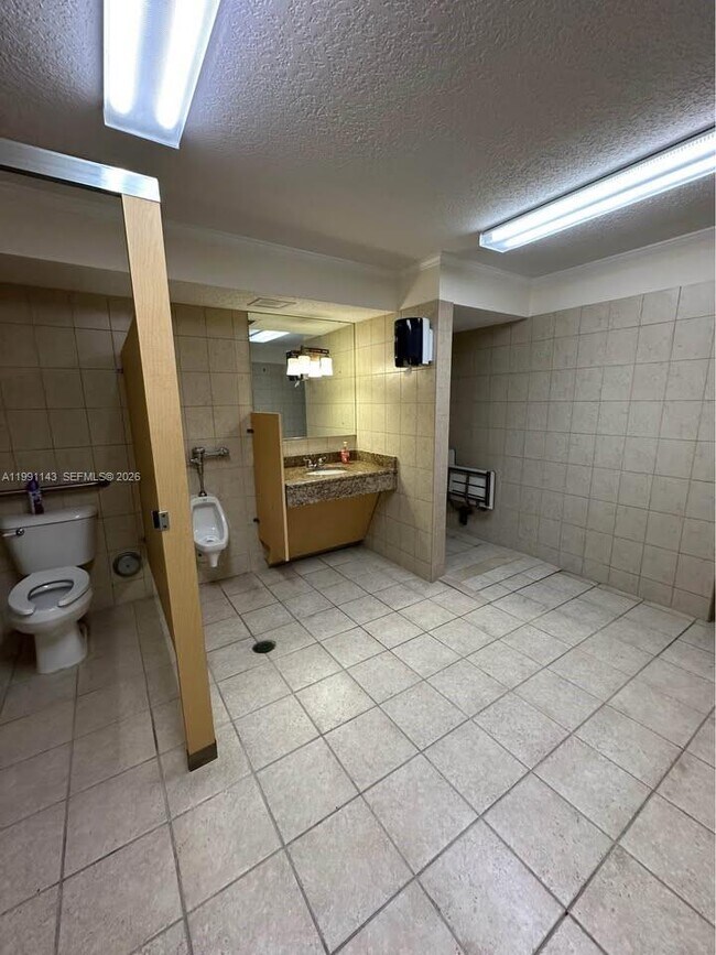 Building Photo - 151 NE 16th Ave