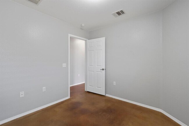 Building Photo - 9009 Southwick Dr