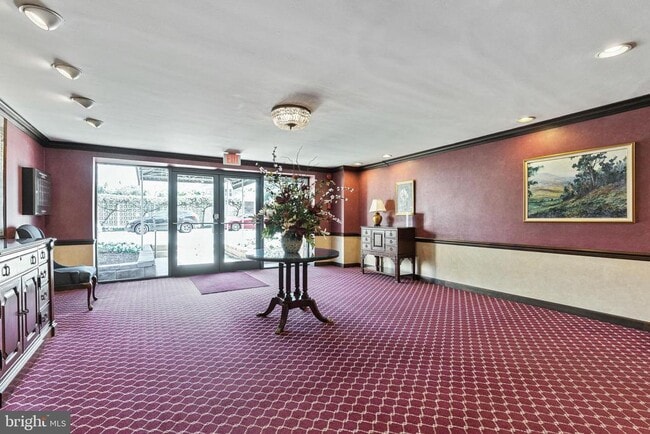 Building Photo - 1300 S Arlington Ridge Rd